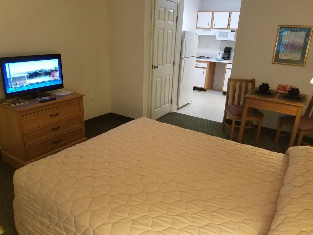 Affordable Suites Флоренс Экстерьер фото
