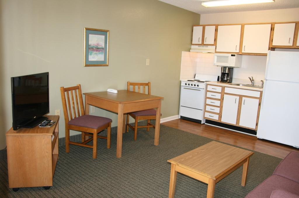 Affordable Suites Флоренс Экстерьер фото